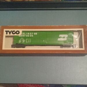 Tyco 50' Plug Door Burlington Northern